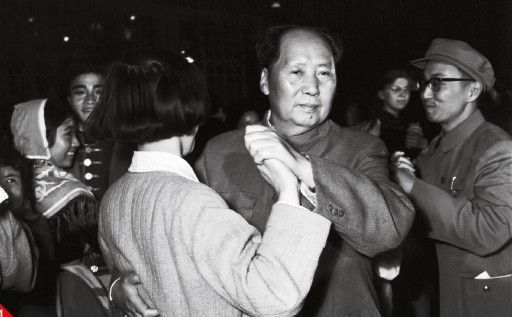 20世纪60年代中南海春藕斋的舞会上,毛泽东和孟锦云翩翩起舞